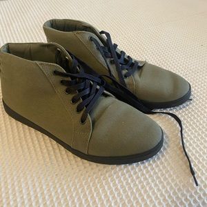 Lightly used Woobies shoes - size 11